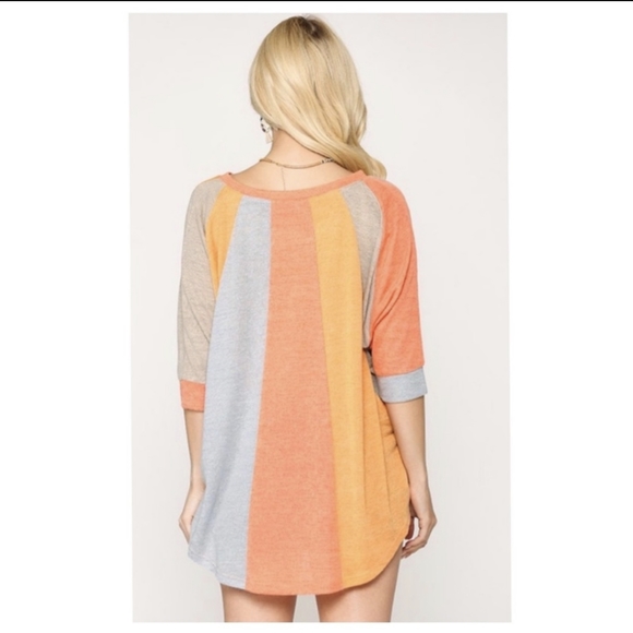 Color Block Loose Fit Top - Picture 3 of 5